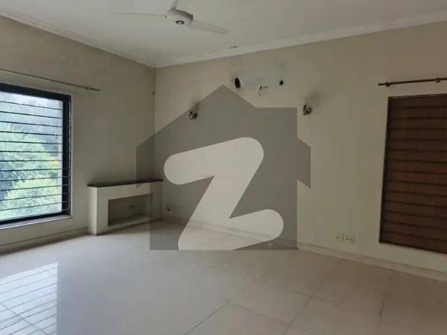 1000 Sq Yards Bungalow Available For Rent For Residents Or Commercial Use At Clifton Block 5