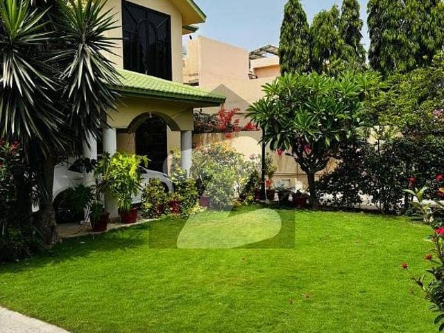 1000 sq yards Banglow upper portion For Rent