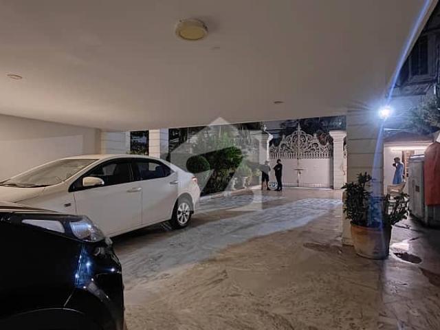 1000 Sq Yards For Consulate And MNC Companies 6 Bed Rooms Phase 5