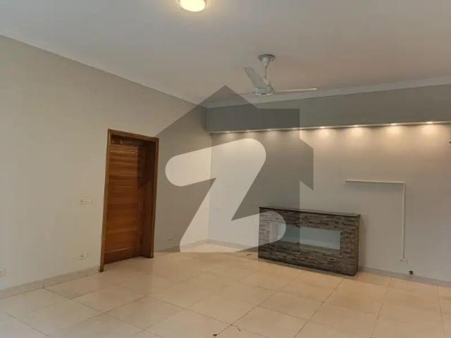 1000 Sq Yards Luxury Bungalow For Rent In Clifton Block 5 Ideal For Residential & Commercial Use Clifton Block 5