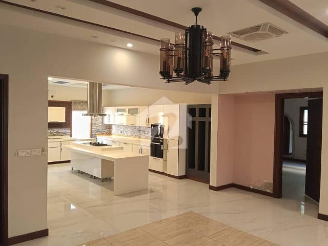 1000 Sq Yd | Luxury Villa | 6 Bed | West Open | Lush Lawn | Muhafiz | DHA Ph 6