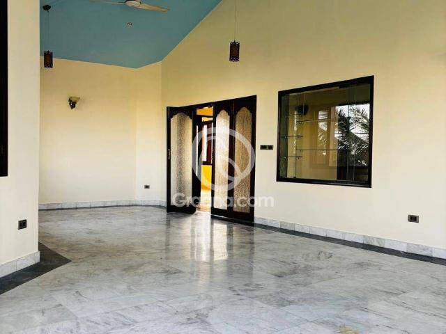 1000 Sq. Yd upper portion for rent