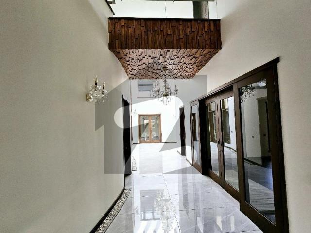 1000 sq yds BRAND NEW bumgalow for sale DHA Phase 8