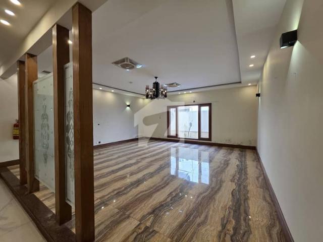 1000 Square Yard Bungalow Available For Rent