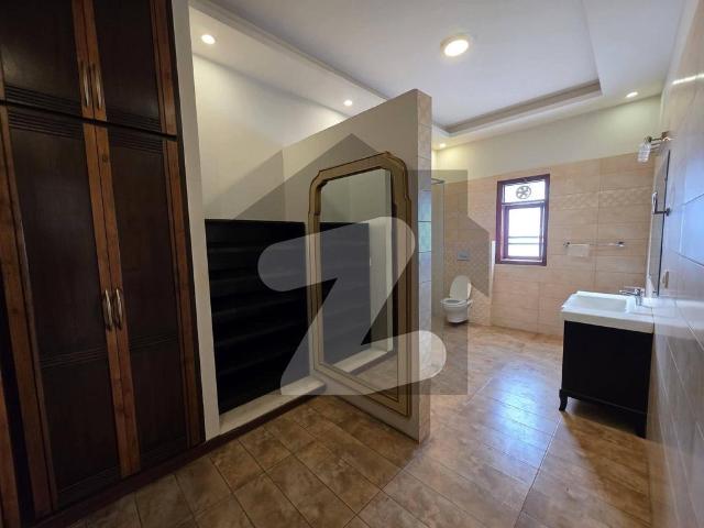 1000 Square Yard Bungalow Available For Rent DHA Phase 6
