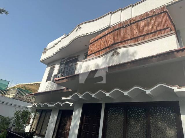 1000 Square Yards Corner Property For Rent Corner Near Shahrah E Faisal Ground Plus 1 With Green Lavish Lawn
