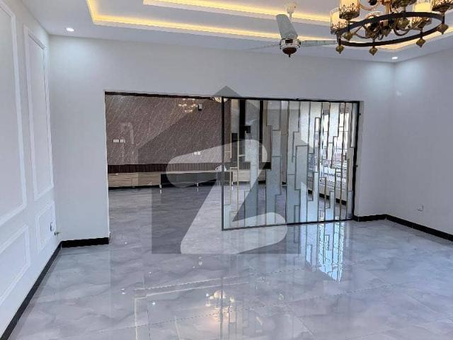 1000 Square Yards House In Central F 7/2 For sale