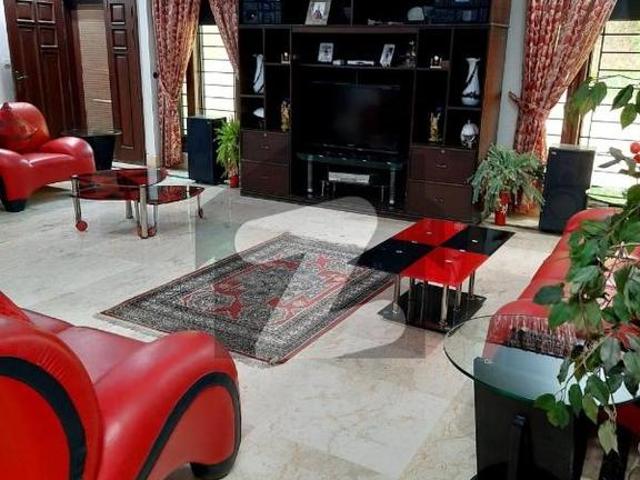 1000 Square Yards House Is Available In Affordable Price In DHA Phase 8