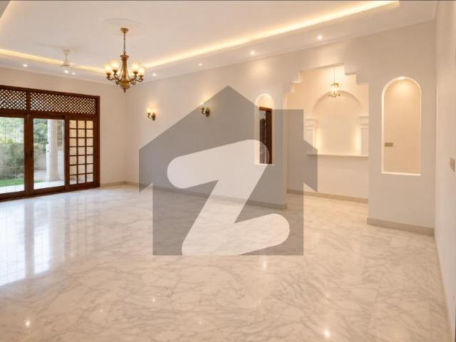 1000 SQYD Independent Bungalow For Rent Shaheed Millat Road