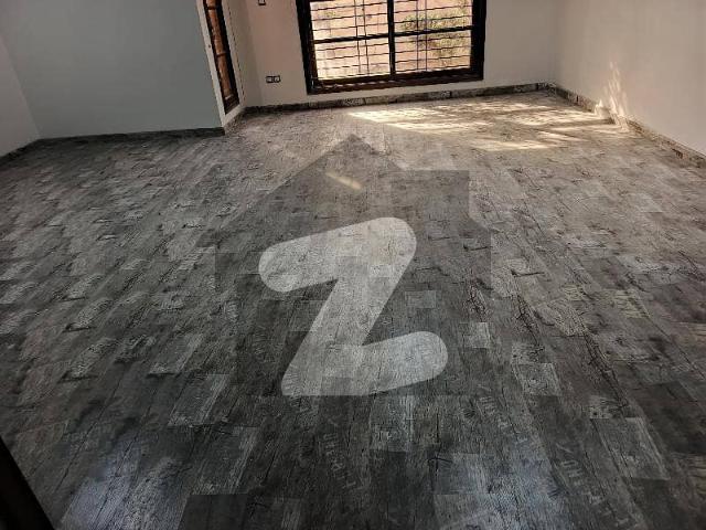 1000 yard 8 bedroom bungalow for rent with basement hugh parking