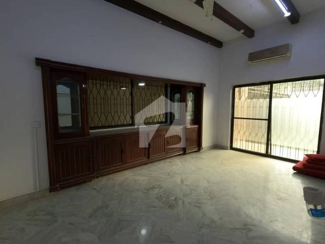 1000 Yard Bangalow For Rent Clifton Main Road Facing Near Abdullah Shah Ghazi Mazar Best To Commercial Purpose Block 5