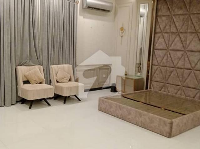 1000 yard banglow for sale
