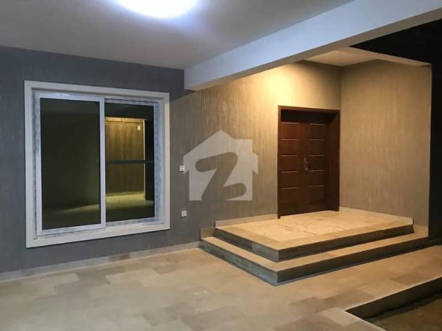1000 yard old house dha phase 5, prime location Kh Mujahid