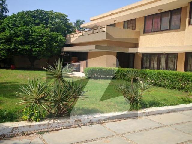 1000 Yards Old Solid 90 Front West Open Bungalow Near ZamZama Park DHA Phase 5