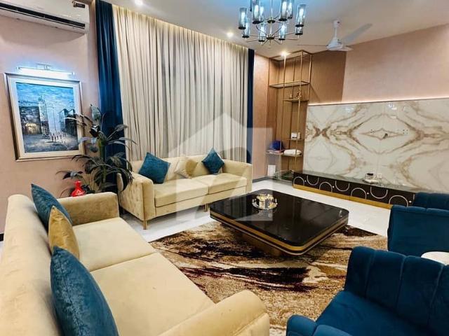 1000 Yards Bungalow Available For Sale Phase Vi