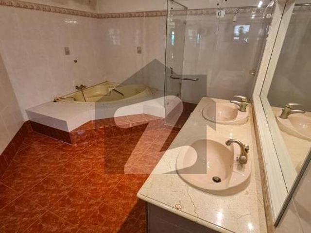 1000 yards bungalow for rent well maintained house dha phase 6