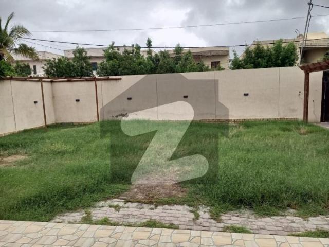 1000 Yards Bungalow For Sale In DHA Phase 6