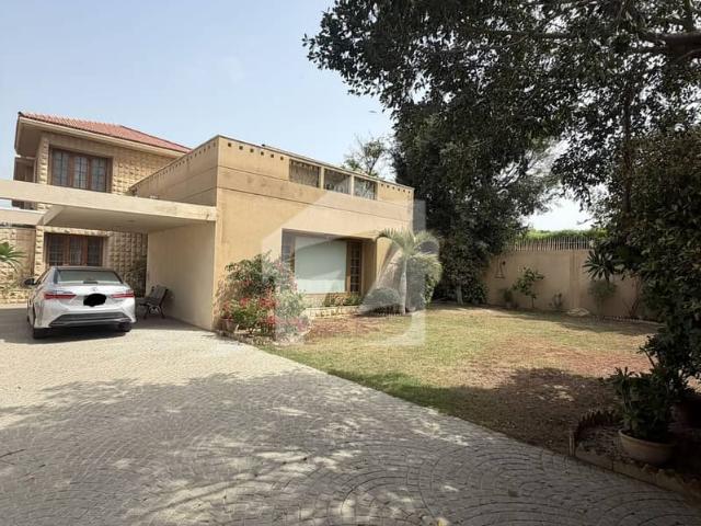 1000 Yards Bungalow for Sale