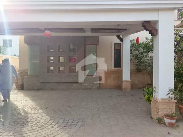 1000 yards bungalow sale phase 6 outclass location
