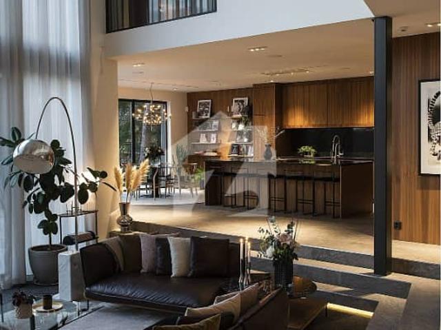 1000 Yards Commercial / Office Use Independent Bungalow For Rent Located Near Karsaz And Shahrah e Faisal In KDA Scheme 1 Suitable For Companies Looking To Set Up Their Corporate Office In City Center