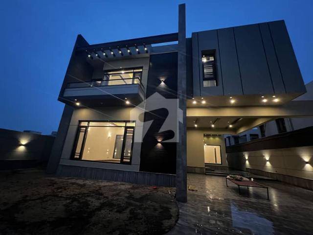 1000 Yards Exclusive Bungalow With Pool Basement Available For Sale