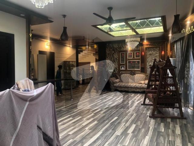 1000 Yards Elegant Bungalow For Sale DHA Phase 8