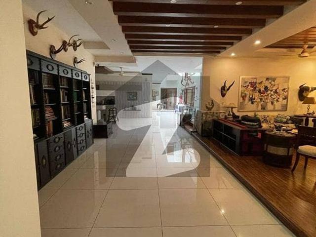 1000 yards house available for sale