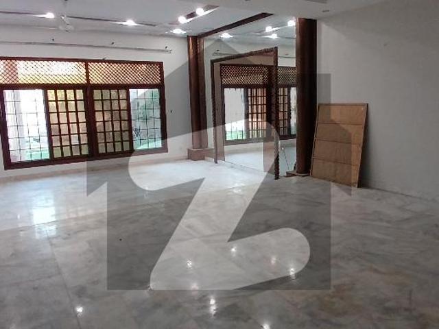 1000 Yards Independent Bungalow Shaheed Millat Road