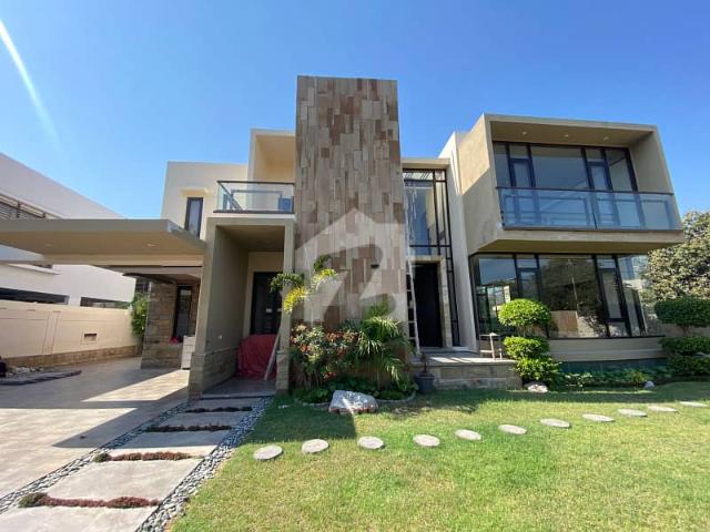 1000 yards luxury bungalow for sale