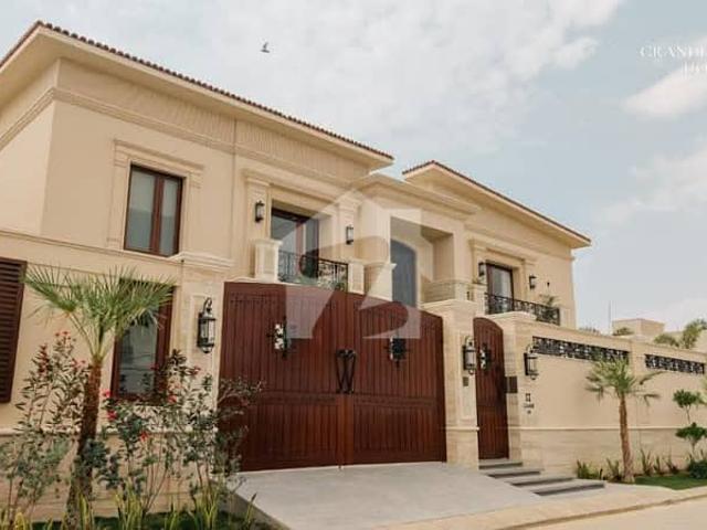 1000 yards luxury bungalow for sale