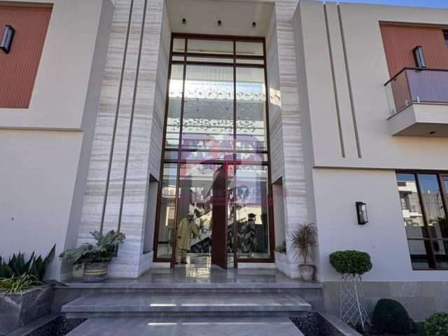 1000 yards luxury bungalow for sale