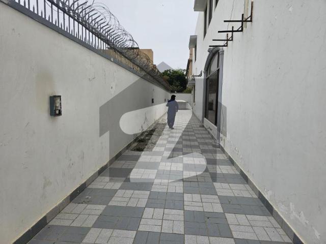 1000 yards luxury furnished banglow for rent at main khy e qasim. Dha phase 08. DHA Phase 8
