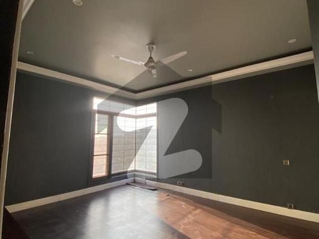 1000 Yards Semi Commercial Bungalow for Rent Clifton Block 5