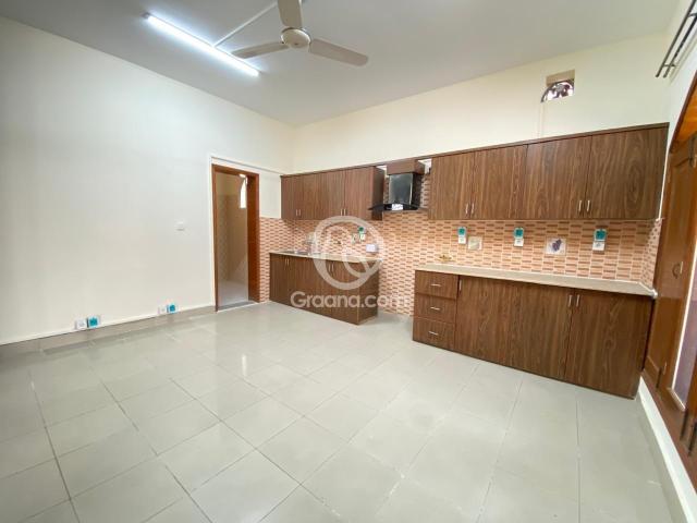 1000 Yd² House for Rent