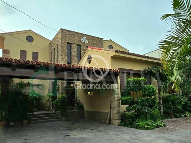 1000 Yd² House for Sale