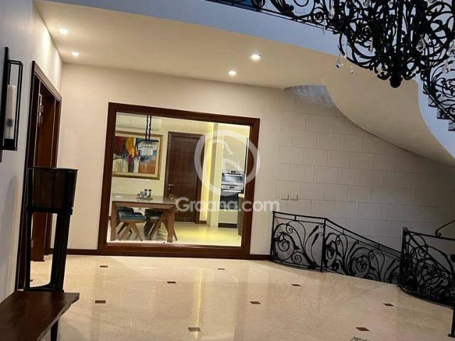 1000 Yd² House for Sale