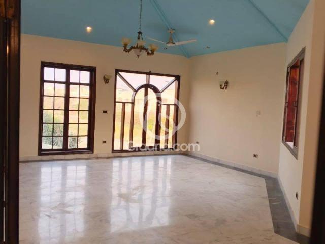 1000 Yd² Upper portion for Rent