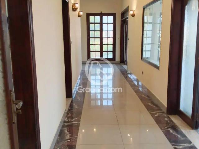 1000 Yd² Upper portion for Rent