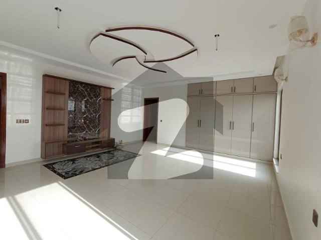 1000sq Yard Luxury Villa With Designer Kitchen, Washroom And Elevation. Ready To Move