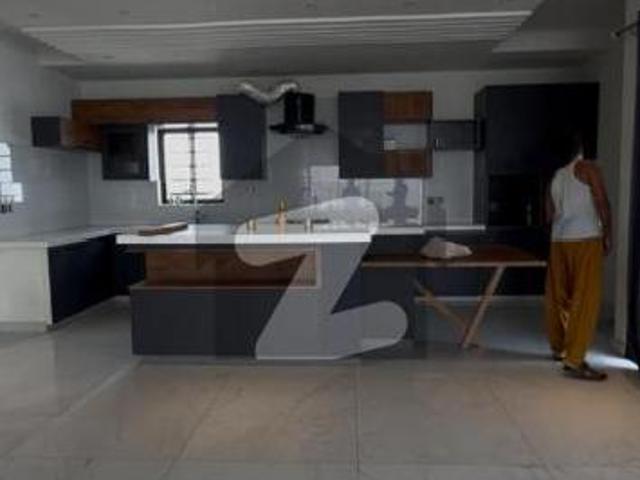 1000sq yd Luxury Villa with Designer Kitchen, Washroom and Elevation. Ready to Move Bahria Town Precinct 7