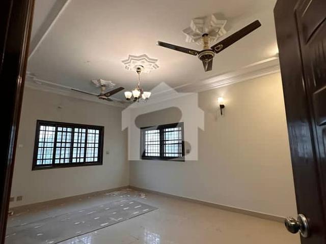 1000yards Beautiful Bungalow Available On Khy Shabaz Dha Phase 7