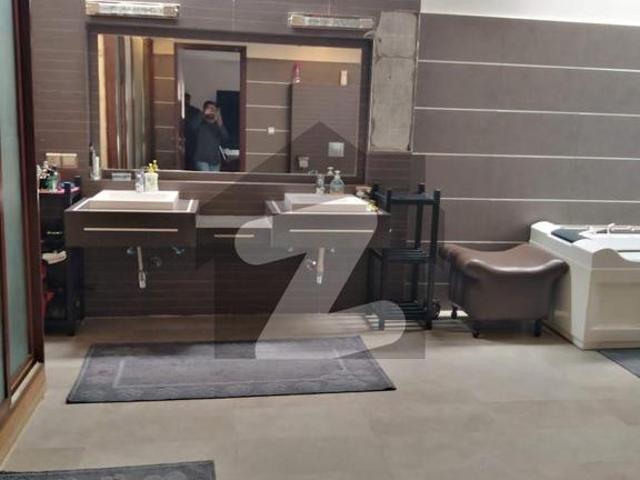 1000yd Bungalow Pool Basement 6 bed dd DHA Phase 8