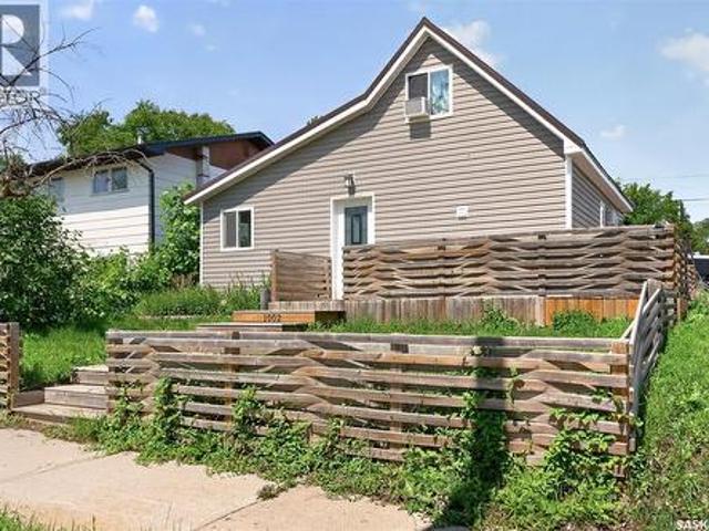 1002 Stadacona Street W, Moose Jaw, SK, S6H 0K9 house for sale | Listing ID SK041091 | Royal LePage