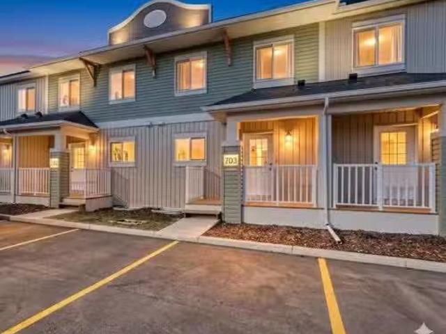 1003 Clover Road, Carstairs, AB, T0M 0N0 townhouse for sale.