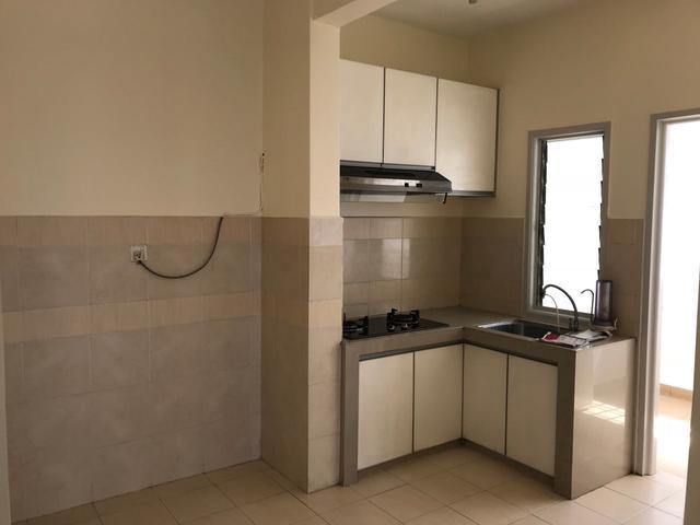1003sqft 3R2B Kristal Height Apartment Section 7 Shah Alam2Parking