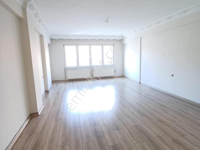 100yıl Bulvarına Cephe İci Temiz Kiralık Daire