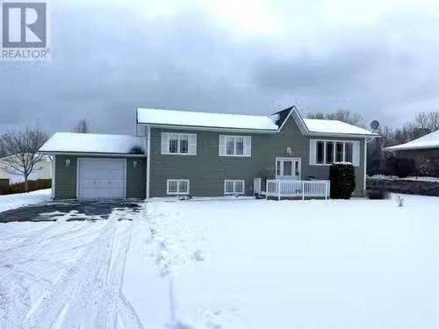 100 Grenfell Heights, Grand Falls Windsor, NL, A2A 1W5 house.
