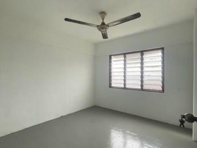 100 FULL LOAN For Sale 658sqft Taman Permai Indah Flat Good Condition