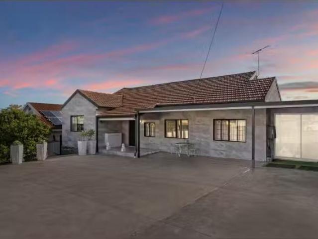 100 Jacobs Street, Bankstown House for rent Listed by Chris Y.