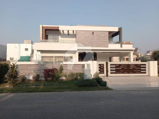 100% orignal kanal ultra modern super luxury bungalow for sale on top loction in dha lahore